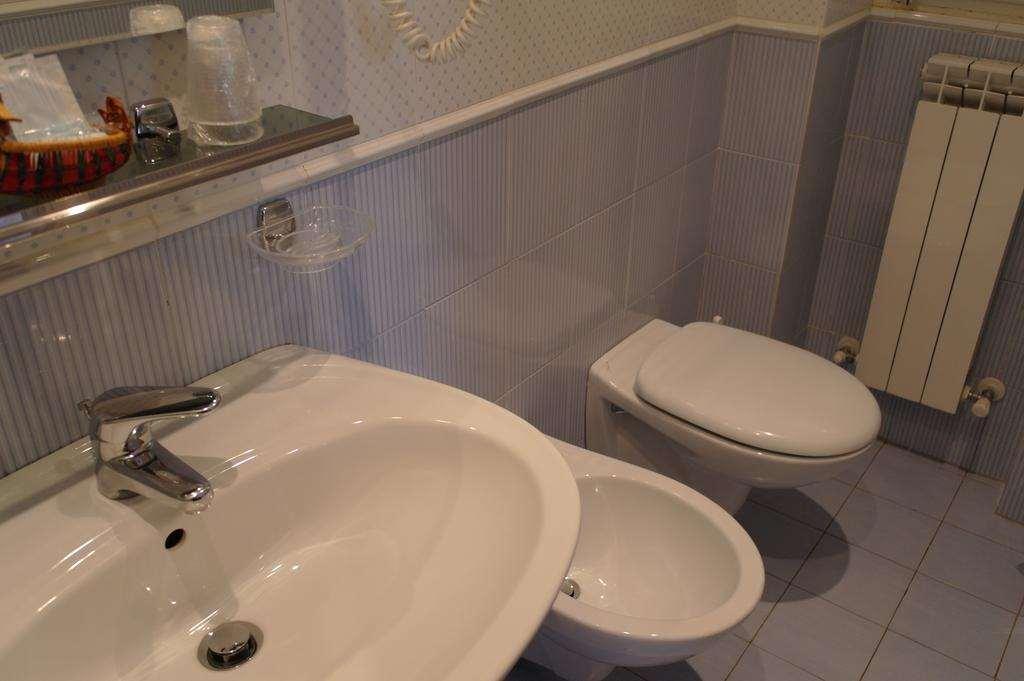 Hotel Armando' S Sulmona Rum bild